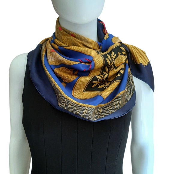 Vintage HERMÈS Poste Et Calvarie Silk Twill Scarf 90cm Blue/Gold/Multi - Picture 4 of 13
